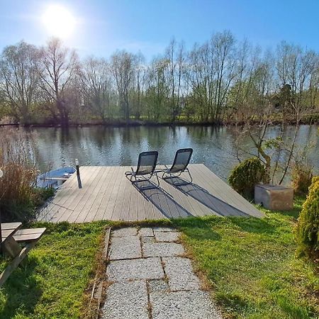 Het Witte Chalet Aan Het Water Van Monumentaal Fort Ooltgensplaat Exterior foto