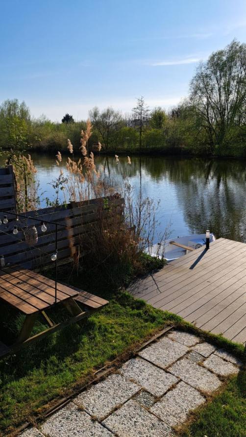 Het Witte Chalet Aan Het Water Van Monumentaal Fort Ooltgensplaat Exterior foto