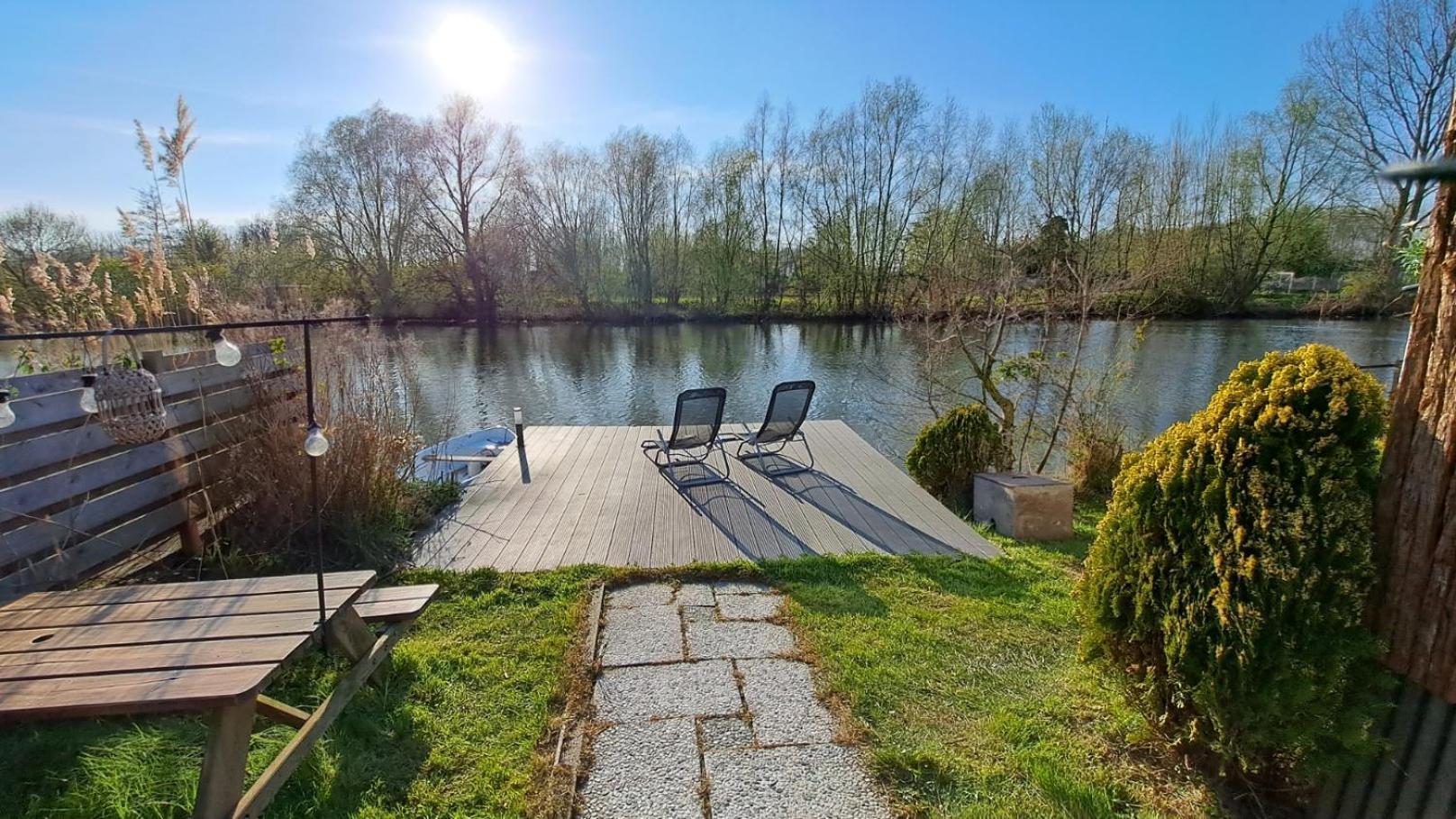Het Witte Chalet Aan Het Water Van Monumentaal Fort Ooltgensplaat Exterior foto